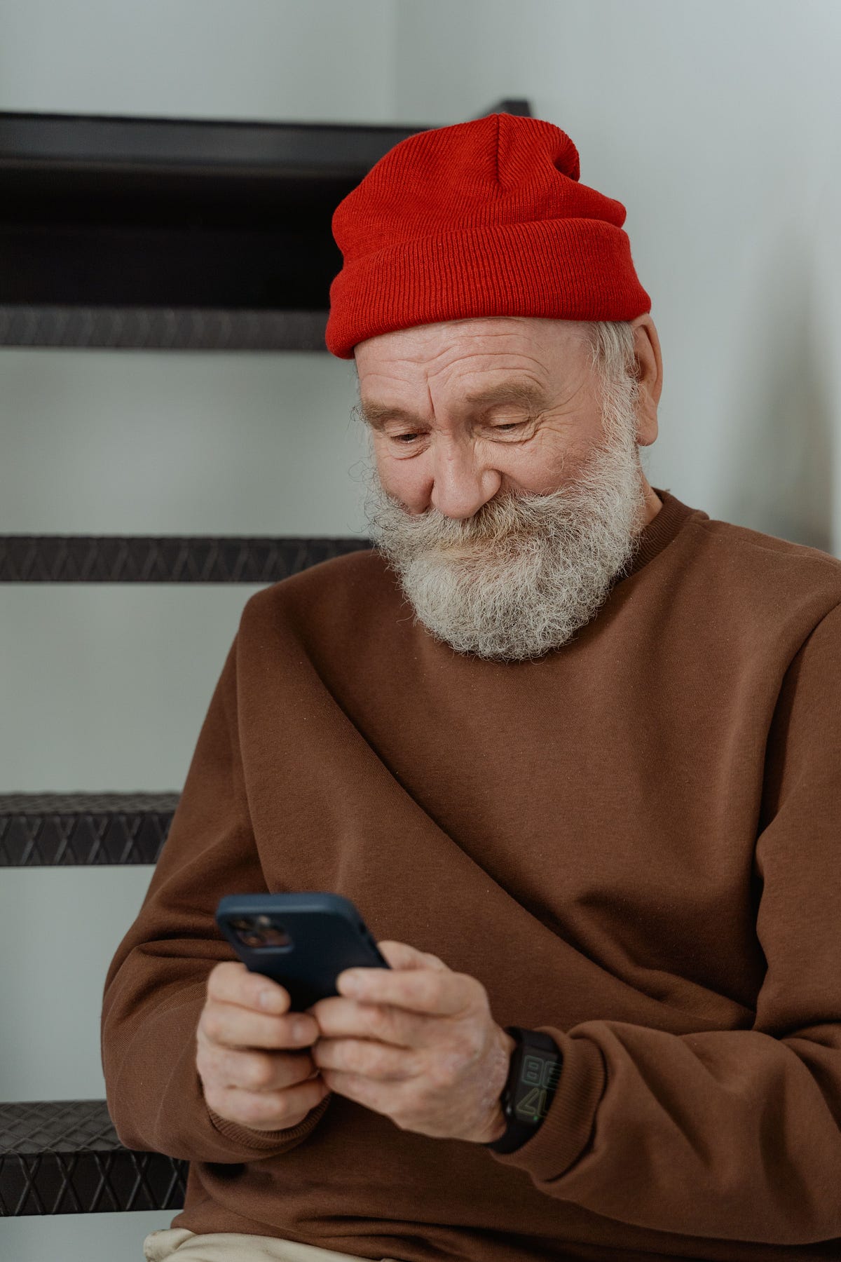 Best Phones for Seniors 2026 — Top Picks, Plans & DealsMETA