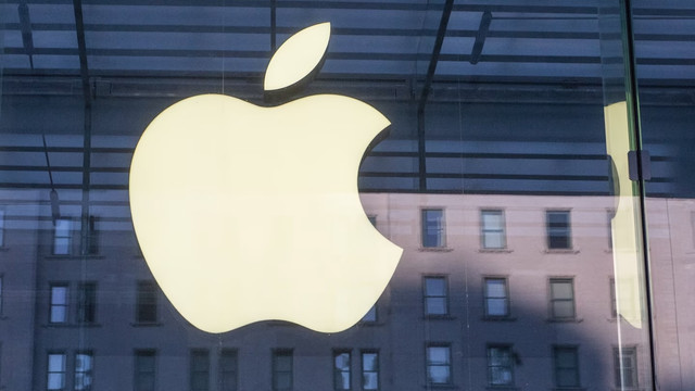 Techmeme: Sources: Apple has sent personal legal warnings to ~40 former employees who now work at OpenAI, asking them to preserve documents and meet with its lawyers (Michael Acton/Financial Times)